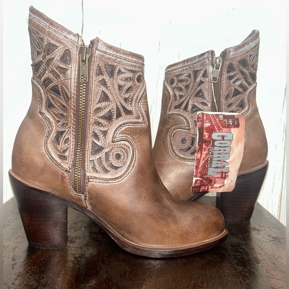 Corral Women's Urban Line Tan Ankle Booties-NWT - Picture 8 of 9